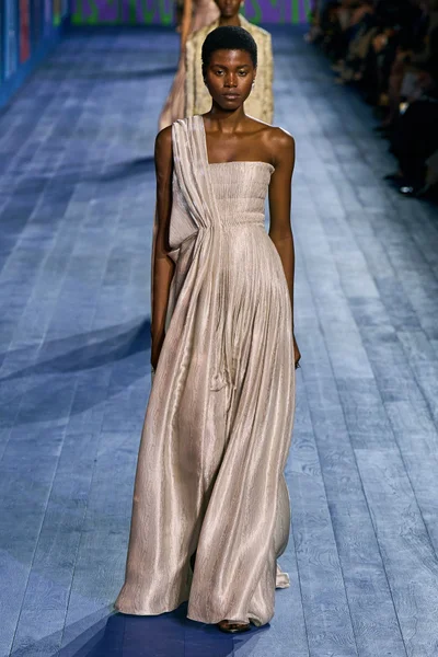 Look 32